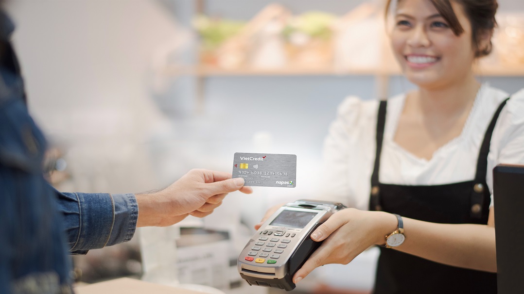 Sử dụng thẻ tín dụng cho phép chi tiêu trước và thanh toán sau